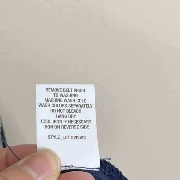 Roz & Ali Floral Lace Fit and Flare Dress Tie Waist Size 6 Navy Blue Sleeveless - Picture 10 of 10